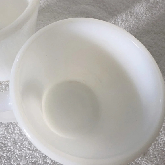 Vintage Federal Heat Proof Milk Glass Mugs x2 - Picture 6 of 10